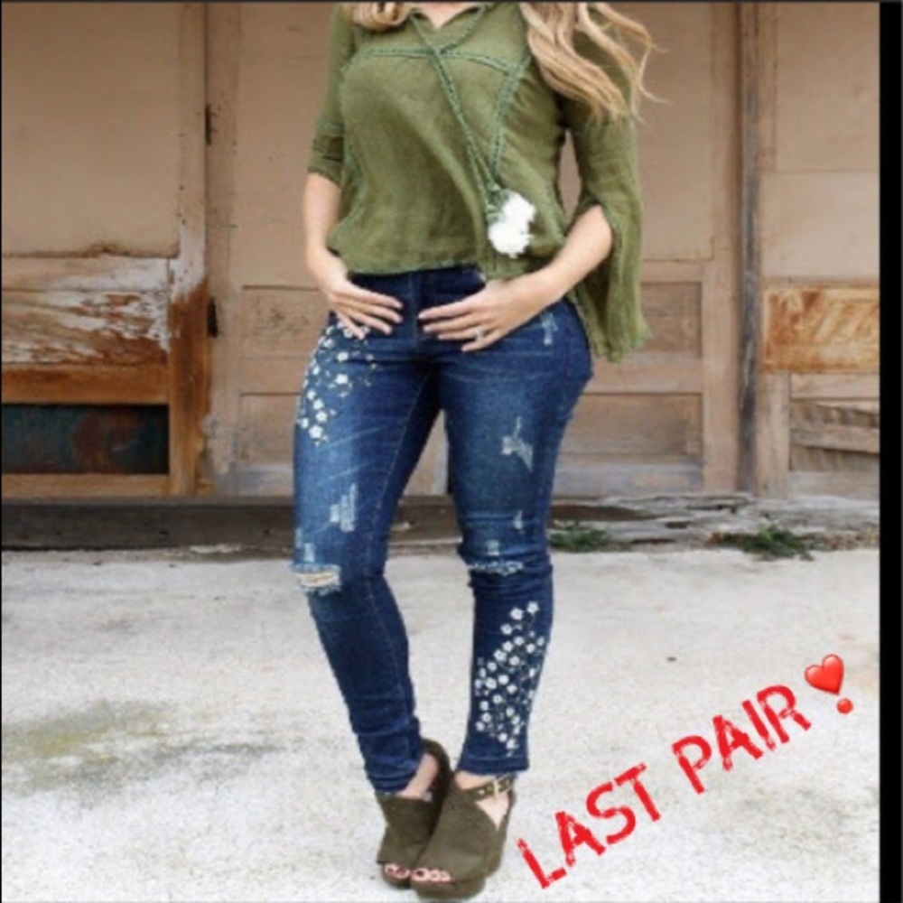 DONATED!! L&B distressed embroidered skinn - Picture 1 of 5